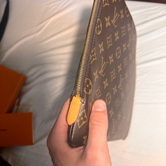 Louis Vuitton Étui Voyage GM - Picture 7 of 8